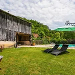 Family - Laroche Βίλα *